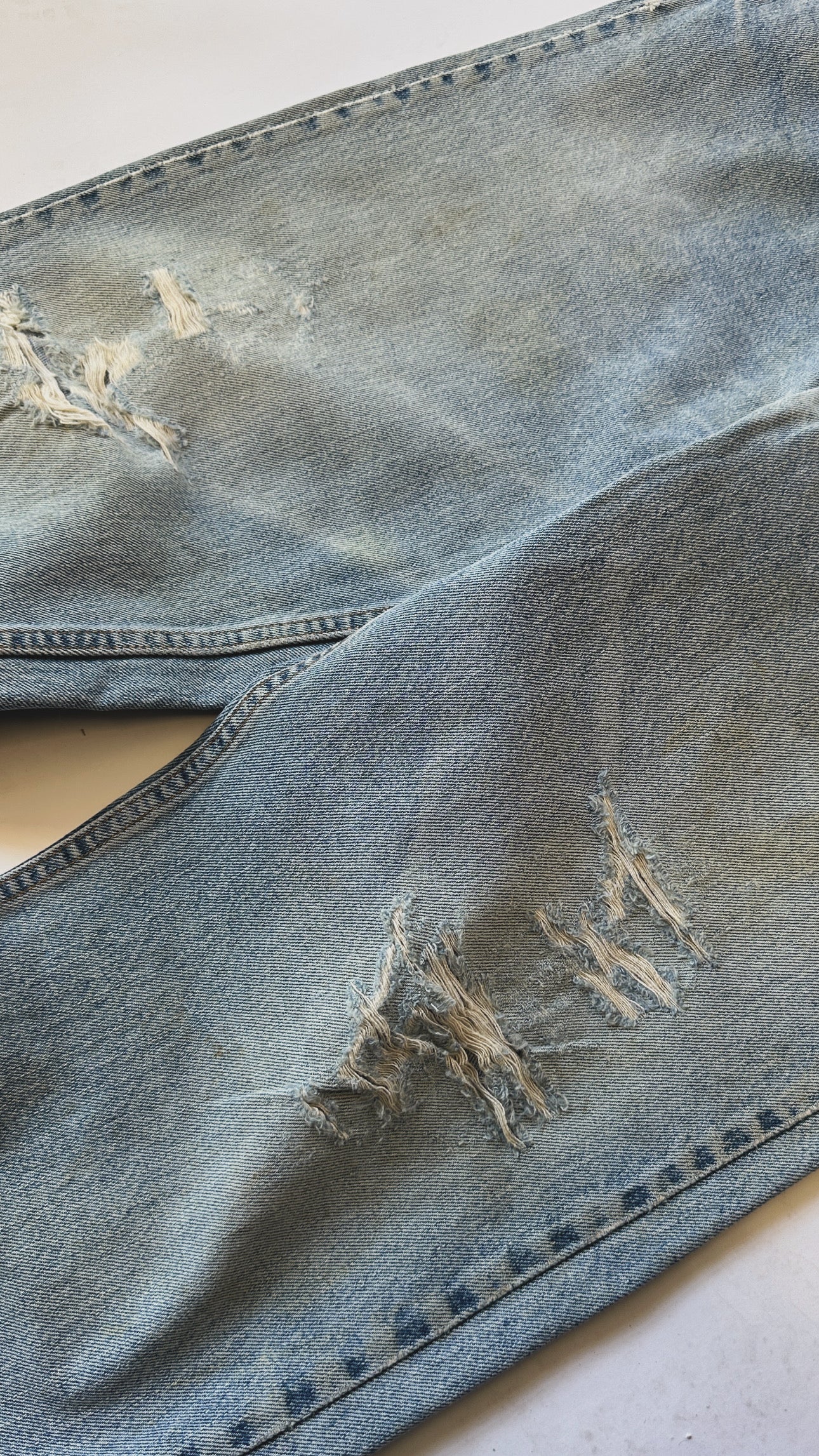 1990s Levi’s 560 Baggy Fit Distressed Jeans